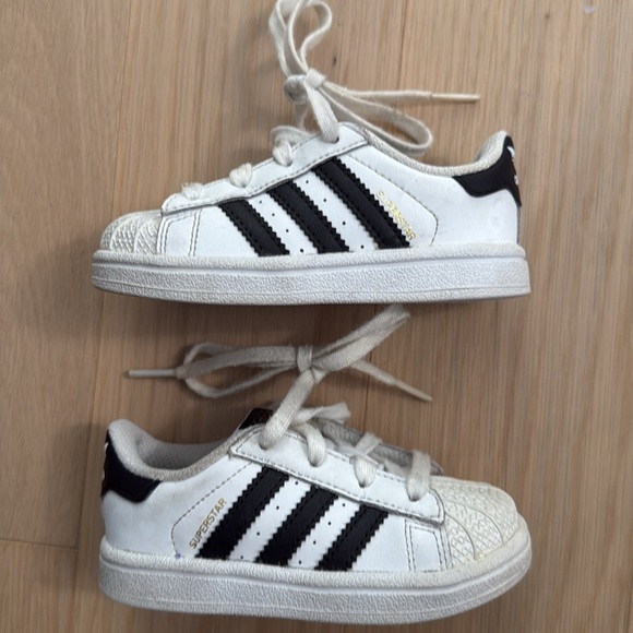 Adidas Superstar Toddler 6 *missing insoles* - Picture 5 of 5